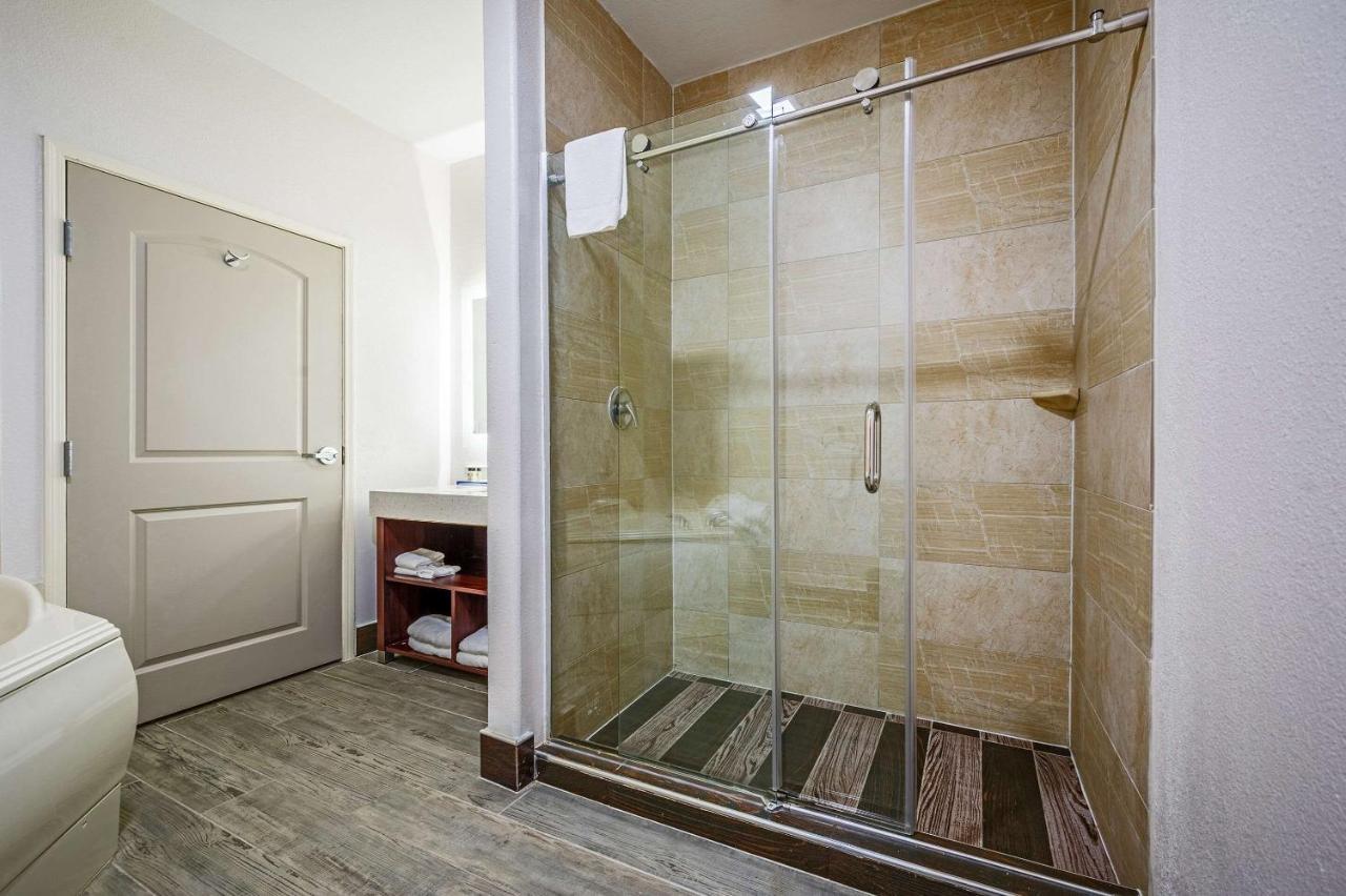 The Leo Collection Detroit, Ascend Hotel Collection Lincoln Park Exteriör bild