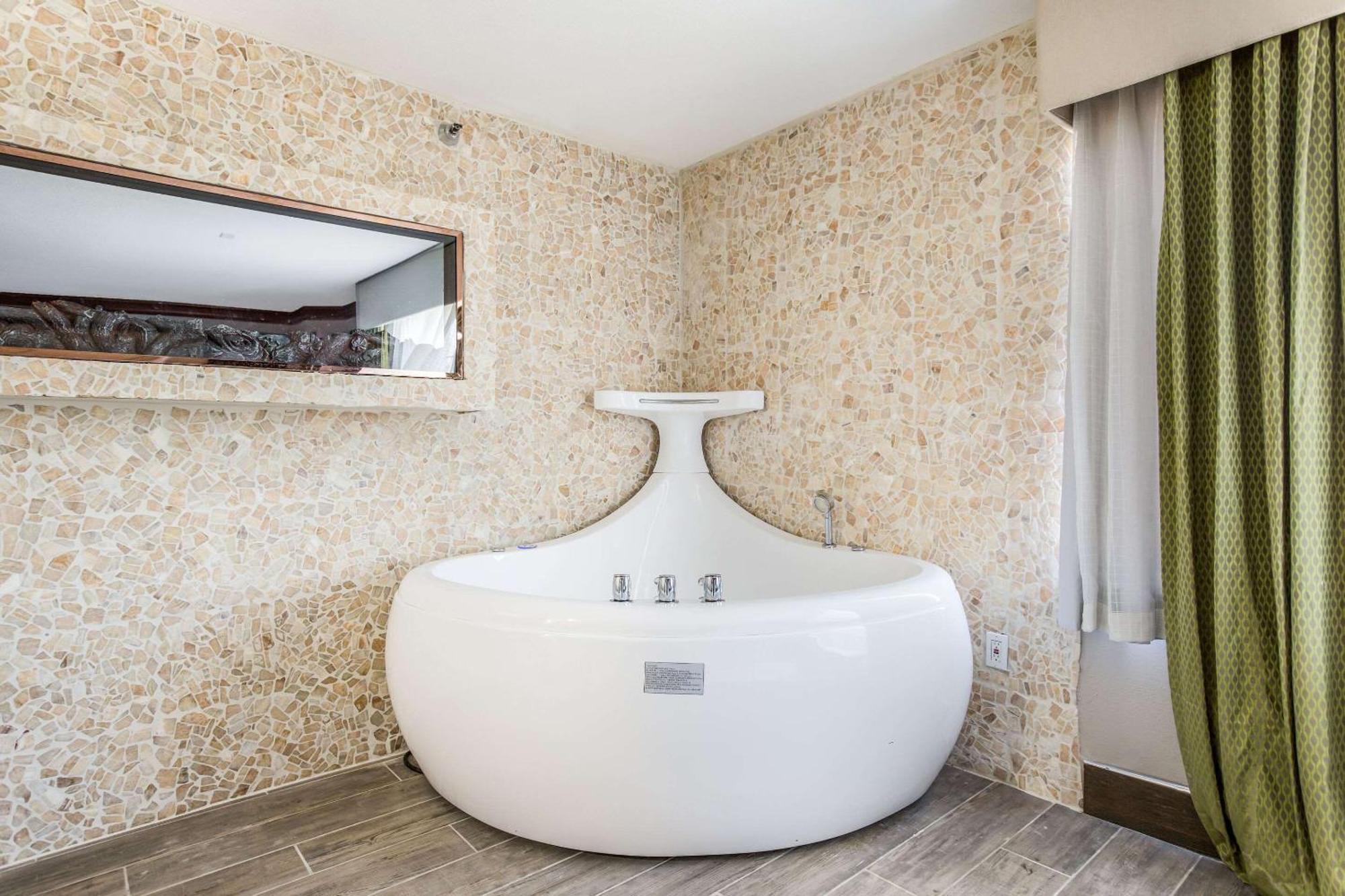 The Leo Collection Detroit, Ascend Hotel Collection Lincoln Park Exteriör bild